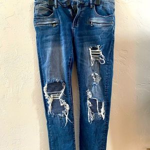Buckle Crysp Denim ripped jeans